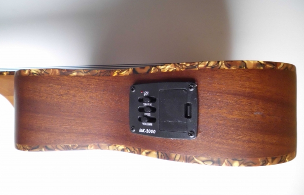 Oscar Schmigt OU2 Concert Ukulele mit Pickup/CD