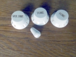 Fender Potiknopf-Set für Stratocaster, Volume/Tone weiß